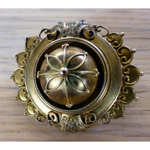 6 - A yellow metal mourning brooch&nbsp; (approx. gross weight 7.5 grams)
