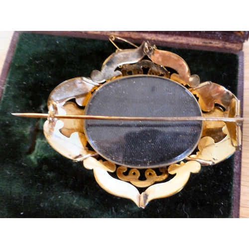 7 - A yellow metal mourning brooch&nbsp; boxed&nbsp; (approx. gross weight 23 grams)