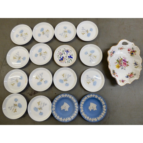 160 - 19th and 20thC decorative ceramics: to include a green cabbage leaf pattern china plate&nbsp; 7