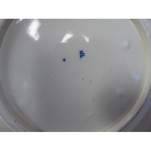 165 - Late 18thC Caughley porcelain teaware, decorated in gilded blue and white with floral sprigs and oth... 