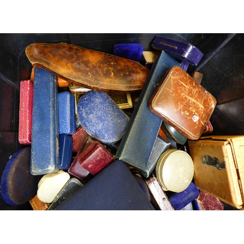 80 - A selection of empty jewellery and watch boxes