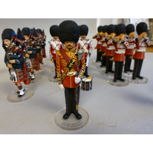 277 - Corgi diecast icon figures: to include 'Scots Guard Piper'; and 'Fife Scots Guard'&nbsp; tallest 5