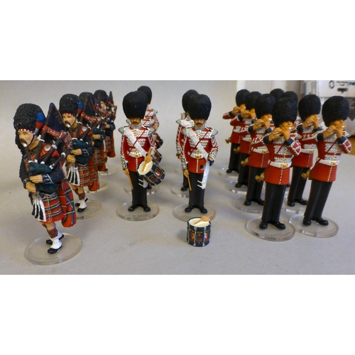 277 - Corgi diecast icon figures: to include 'Scots Guard Piper'; and 'Fife Scots Guard'&nbsp; tallest 5