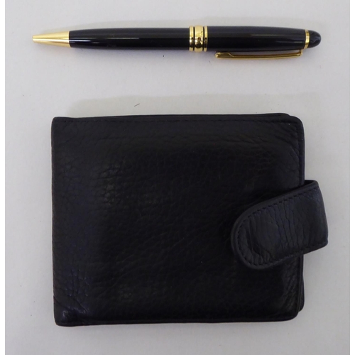 16 - Fashion accessories: to include a tan coloured, stitched crocodile skin effect bound clipboard