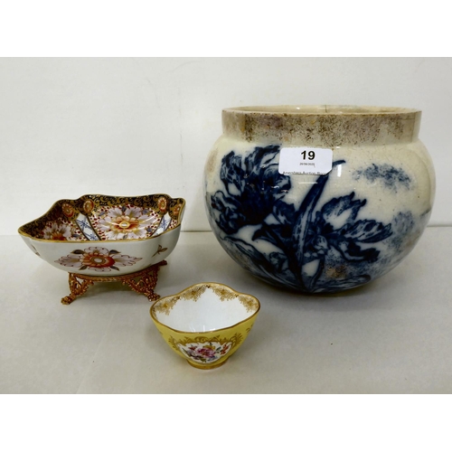 19 - Decorative ceramics: to include a Limoges porcelain dish with floral decoration and gilding&nbsp; 4