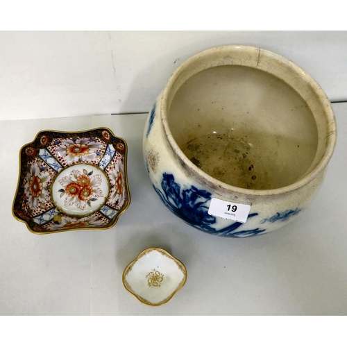 19 - Decorative ceramics: to include a Limoges porcelain dish with floral decoration and gilding&nbsp; 4