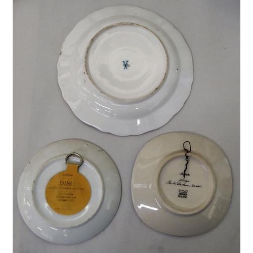 19 - Decorative ceramics: to include a Limoges porcelain dish with floral decoration and gilding&nbsp; 4