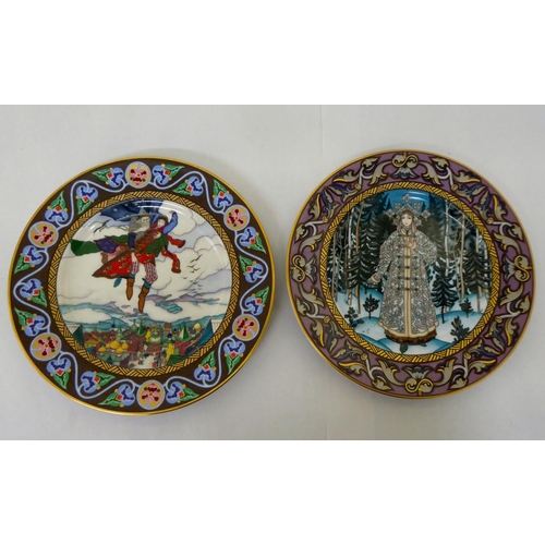19 - Decorative ceramics: to include a Limoges porcelain dish with floral decoration and gilding&nbsp; 4