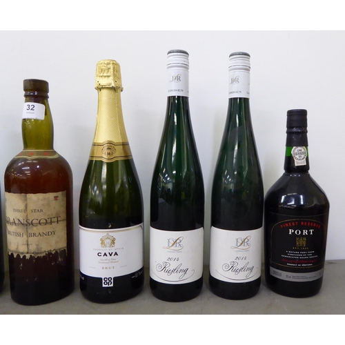 32 - Alcoholic beverages: to include a bottle of Branscott Three Star British Brandy