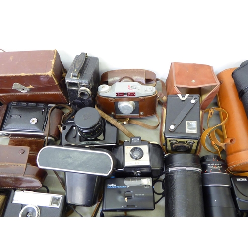 40 - Photographic equipment and accessories: to include camera lenses; and binoculars&nbsp;