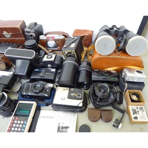 40 - Photographic equipment and accessories: to include camera lenses; and binoculars&nbsp;