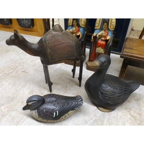 18 - Wooden collectables: to include carved regal figures&nbsp; tallest 15