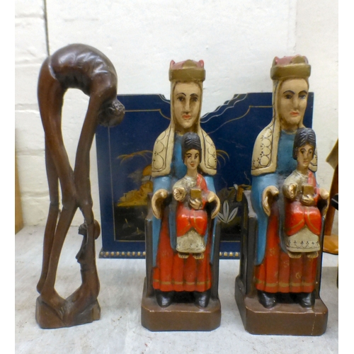 18 - Wooden collectables: to include carved regal figures&nbsp; tallest 15