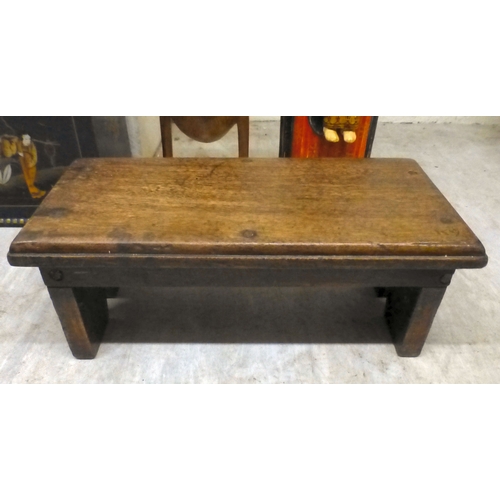 18 - Wooden collectables: to include carved regal figures&nbsp; tallest 15