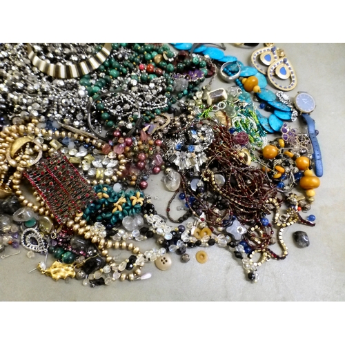 21 - Costume jewellery: to include coloured bead necklaces