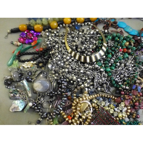 21 - Costume jewellery: to include coloured bead necklaces