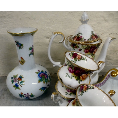 22 - Decorative ceramics: to include a Herend porcelain vase  7