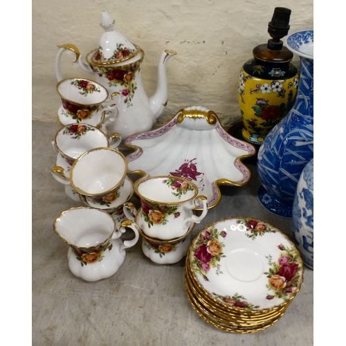 22 - Decorative ceramics: to include a Herend porcelain vase  7