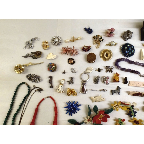 56 - Costume jewellery: to include a yellow metal and enamelled brooch, fashioned as a Dalmatian&nbsp;