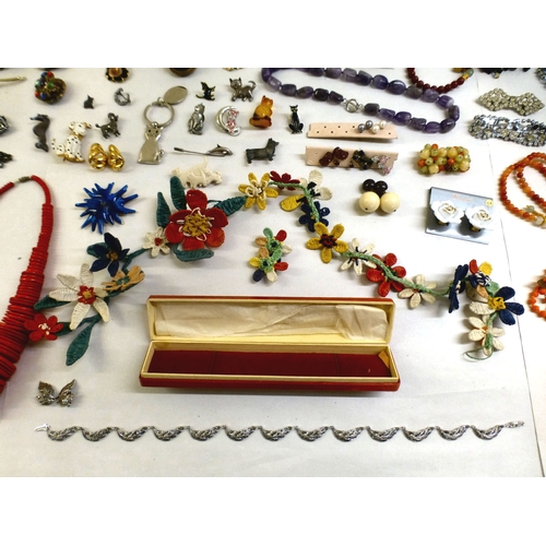 56 - Costume jewellery: to include a yellow metal and enamelled brooch, fashioned as a Dalmatian&nbsp;