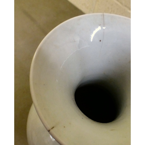 7 - A late 19thC Chinese porcelain vase, decorated with figures, in blue and white&nbsp; 18