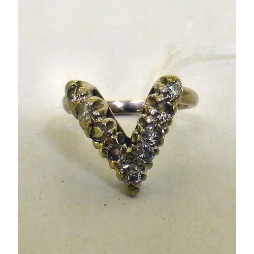 An 18ct white gold 'V' design ring, set with diamonds (approx. 3.8grms)