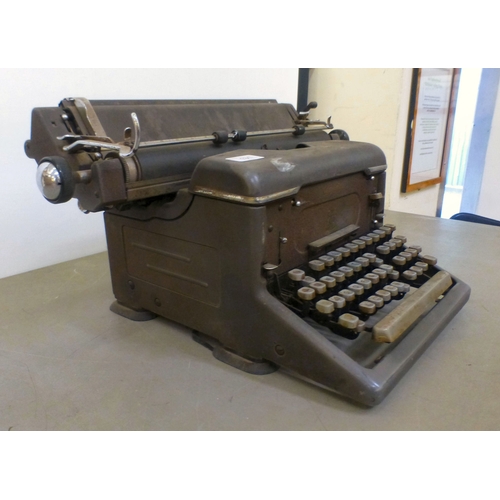131 - A vintage Imperial typewriter&nbsp;