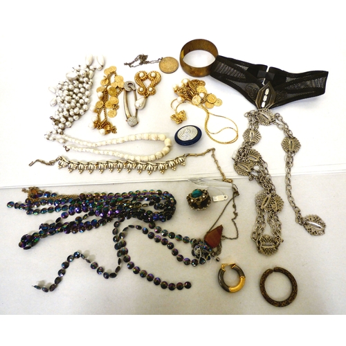 141 - Costume jewellery and items of personal ornament: to include bead necklaces&nbsp;