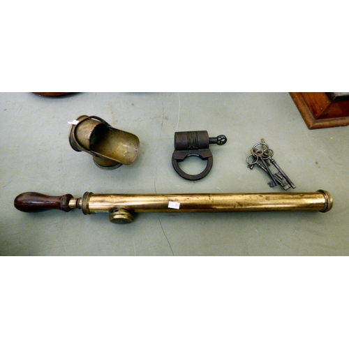 165 - A mixed lot: to include an (incomplete) Phillip & Harris Tangent Galvanometer  15