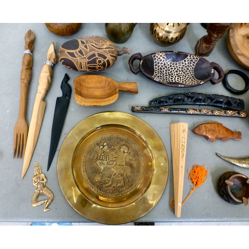 106 - Interior decorators items: to include a burr elm bowl&nbsp; 8