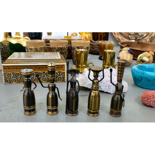 113 - A mixed lot: to include an ostrich egg, decorated with an ostrich&nbsp; 6