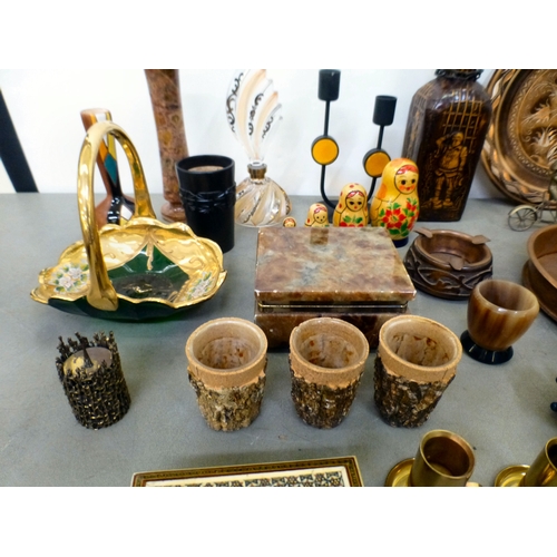 113 - A mixed lot: to include an ostrich egg, decorated with an ostrich&nbsp; 6