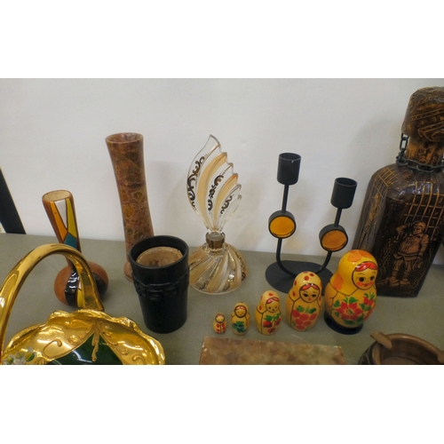 113 - A mixed lot: to include an ostrich egg, decorated with an ostrich&nbsp; 6