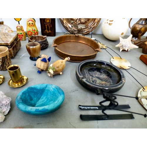 113 - A mixed lot: to include an ostrich egg, decorated with an ostrich&nbsp; 6