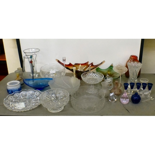 115 - Decorative glassware: to include a Stuart crystal bowl&nbsp; 5