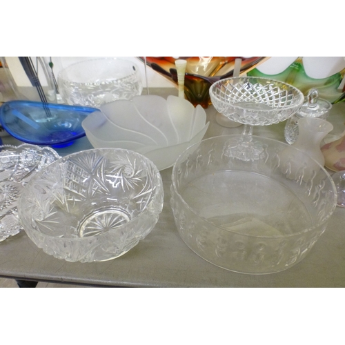 115 - Decorative glassware: to include a Stuart crystal bowl&nbsp; 5
