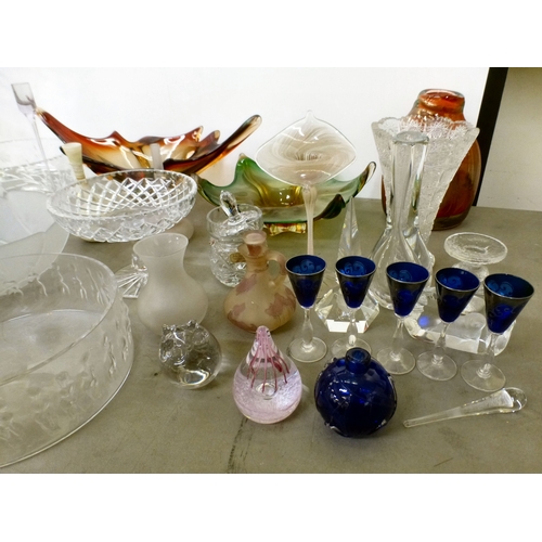 115 - Decorative glassware: to include a Stuart crystal bowl&nbsp; 5