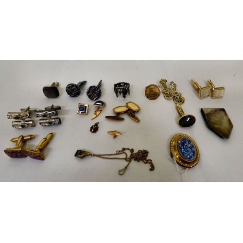 116 - Silver and white metal items of personal ornament: to include variously set dress rings&nbsp;&nbsp;