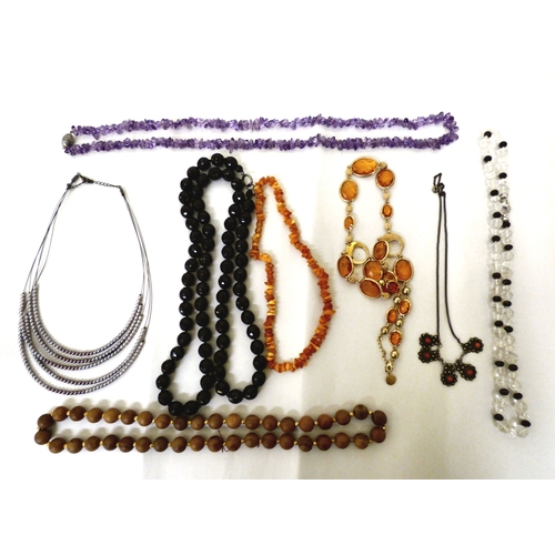 117 - Costume jewellery: to include simulated pearls and coloured bead necklaces&nbsp;
