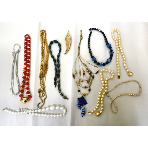 117 - Costume jewellery: to include simulated pearls and coloured bead necklaces&nbsp;