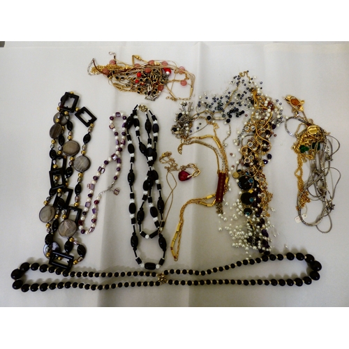 117 - Costume jewellery: to include simulated pearls and coloured bead necklaces&nbsp;