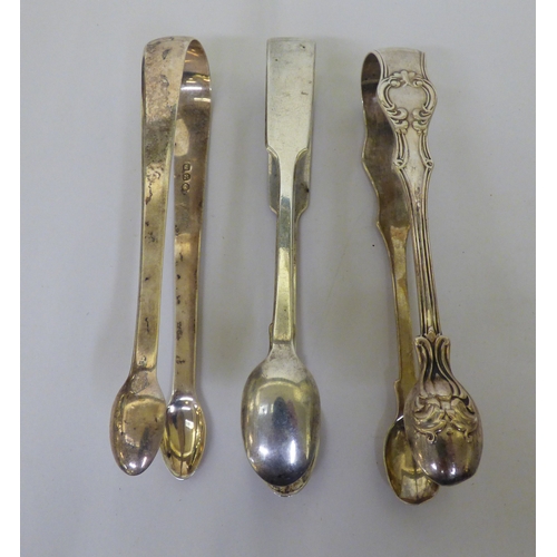 119 - Silver collectables: to include a pair of sugar tongs&nbsp; London 1849&nbsp; (approx. combined gros... 