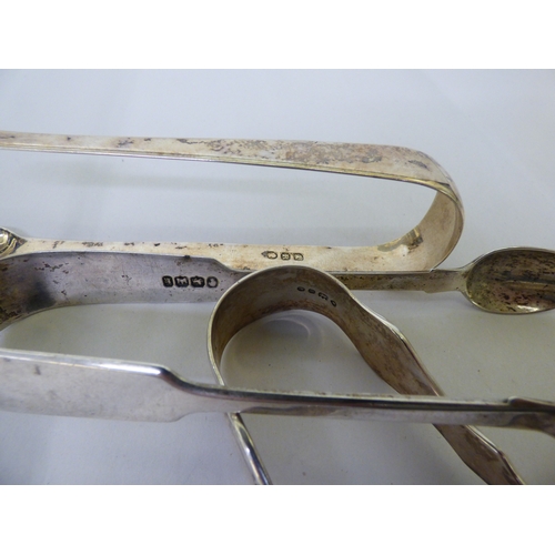 119 - Silver collectables: to include a pair of sugar tongs&nbsp; London 1849&nbsp; (approx. combined gros... 