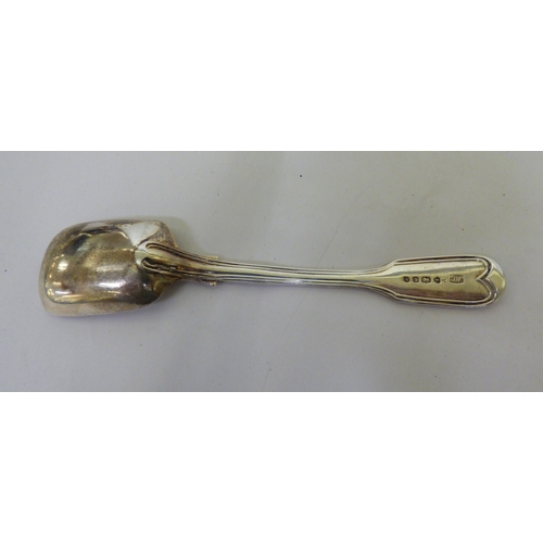 119 - Silver collectables: to include a pair of sugar tongs&nbsp; London 1849&nbsp; (approx. combined gros... 