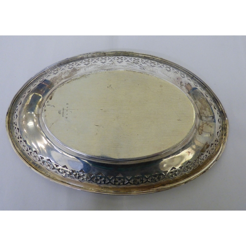 125 - White metal collectables: to include an oval dish with pierced border&nbsp; stamped Sterling&nbsp; 1... 