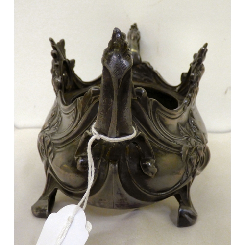 132 - An early 20thC Art Nouveau pewter dish stand, decorated with whiplash curves&nbsp; 12