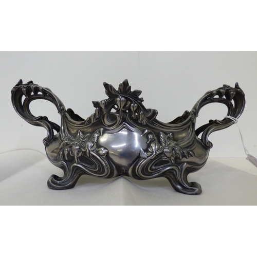 132 - An early 20thC Art Nouveau pewter dish stand, decorated with whiplash curves&nbsp; 12