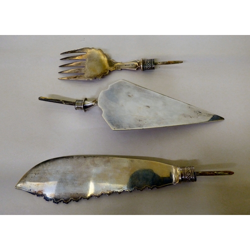 133 - Silver collectables: to include a presentation trowel&nbsp; Sheffield 1885&nbsp; (approx. combined g... 
