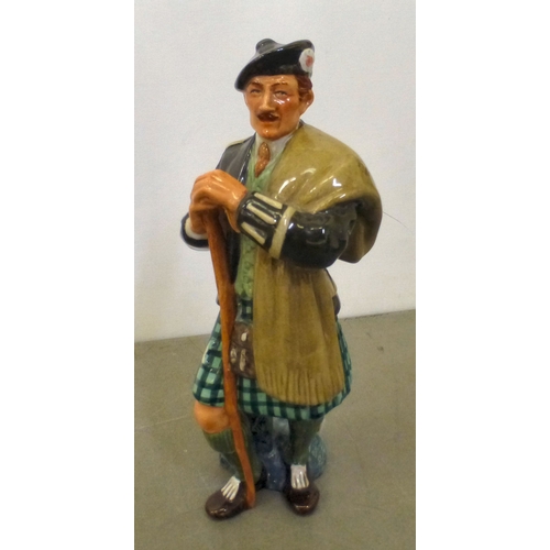 144 - A mixed lot: to include a Pendelfin plaster model, a rabbit&nbsp; 8