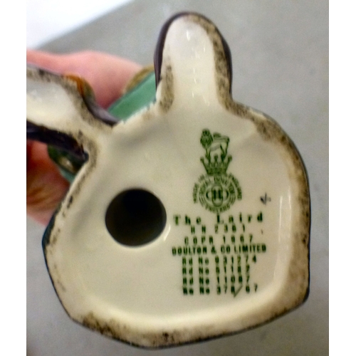 144 - A mixed lot: to include a Pendelfin plaster model, a rabbit&nbsp; 8